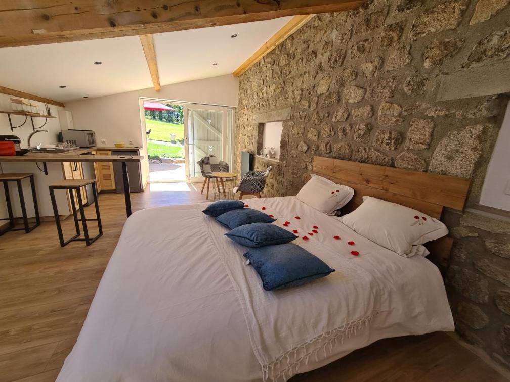 Room lover Les Chaizes Saint-Romain-Lachalm Extérieur photo